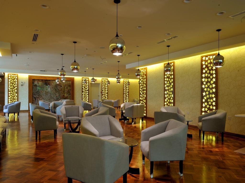 Jasmine Palace Yangon Bagian luar foto